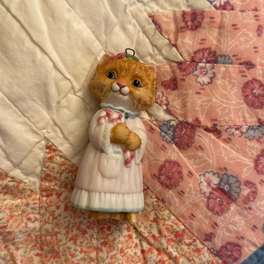 Hallmark Keepsake 1991 Christmas Kitty Cat Porcelain Ornament Trinket